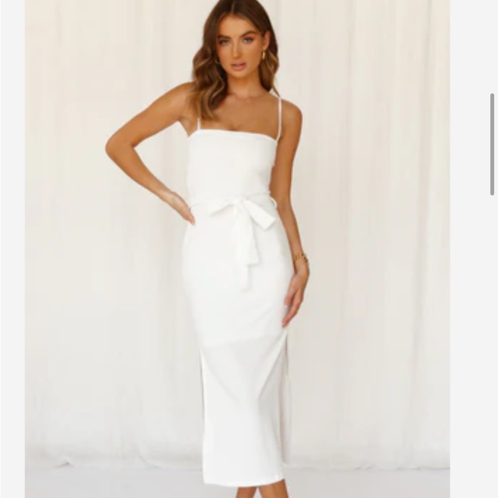 Elegant White Sleeveless Dress